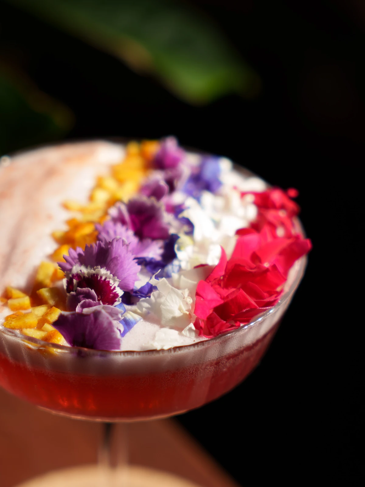 A coupe crowned with edible flowers