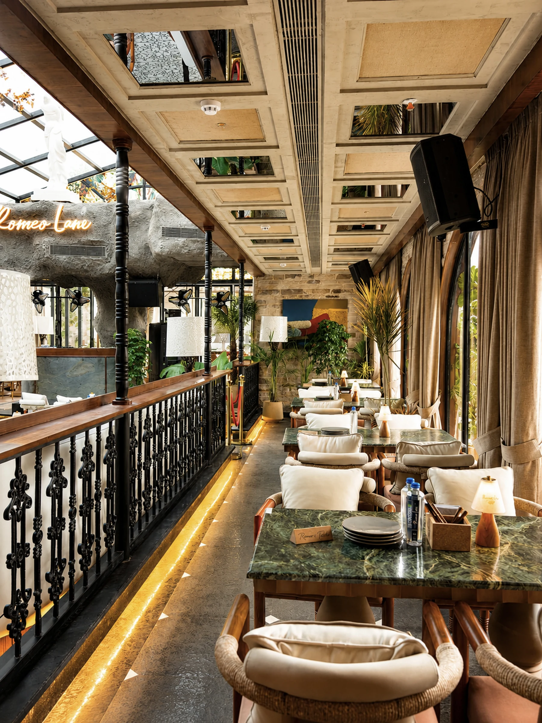 The long balcony of tables above the glasshouse